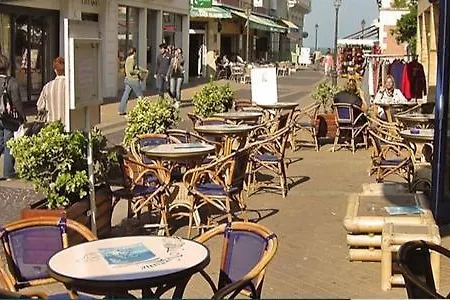 Le Neptune 酒店 滨海苏拉克